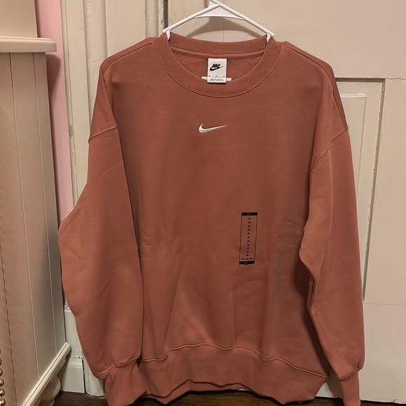 Nike Tops - Brand New Nike Women’s Crewneck - medium
Willing to negotiate ☺️